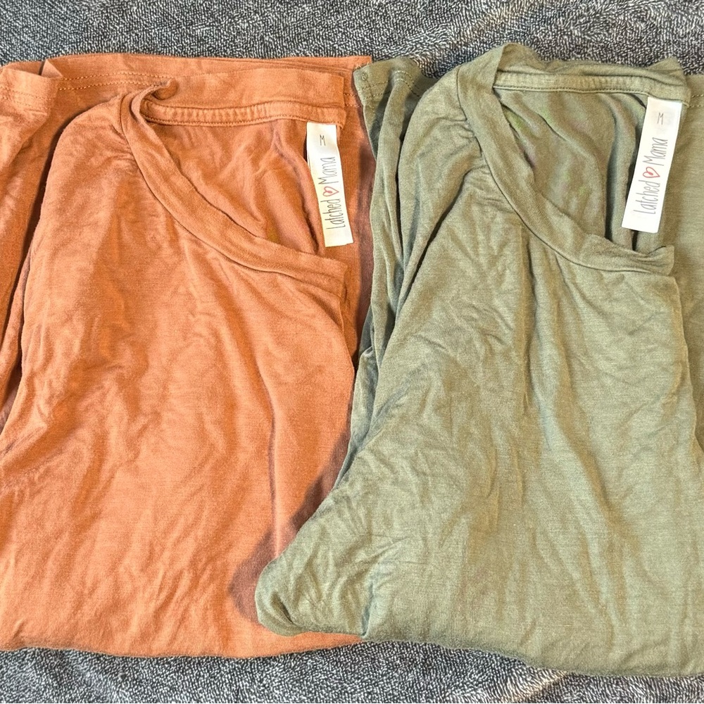 Latched Mama Short Sleeve Tees in Rust and Olive size m